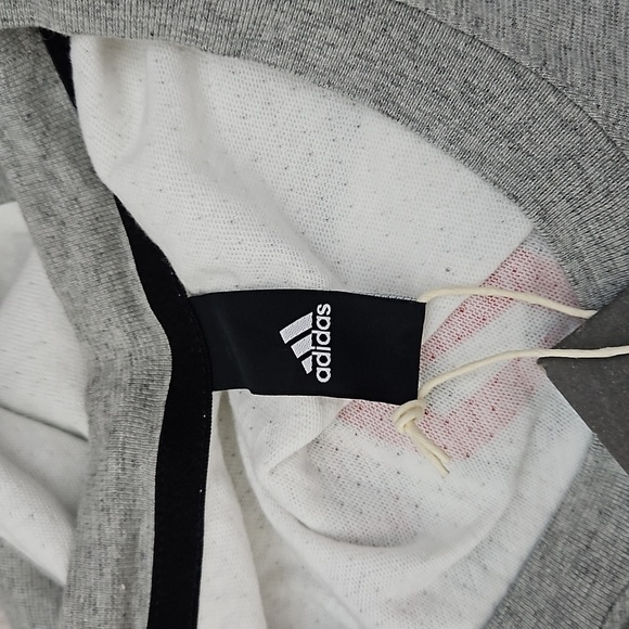 Adidas Logo T-Shirt Team Lillard NWT Size Large - Picture 3 of 6